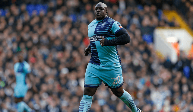 Jügen Klopp felicita por WhatsApp a Akinfenwa, el jugador de más de 100 kilos que ascendió en Inglaterra.