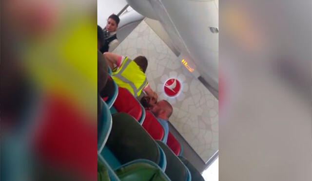 En Facebook, pasajero es abofeteado y agredido dentro de un avión 