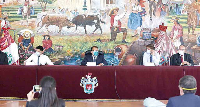 presentación. Alcalde Candia presentó ayer el estudio de tranvía en Arequipa.