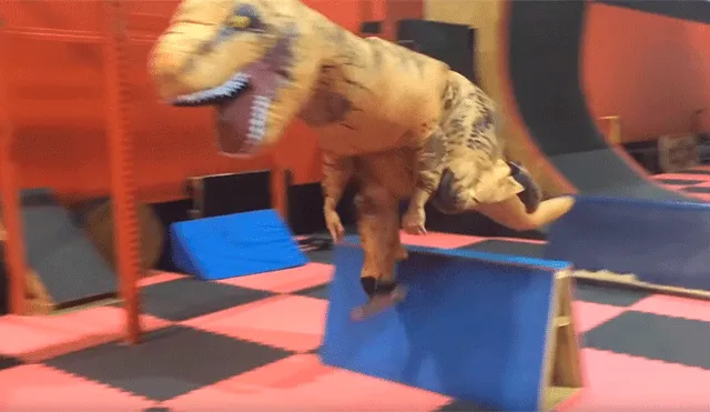 YouTube viral: dinosaurio que practica parkour se vuelve una celebridad en redes [VIDEO]
