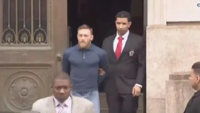 UFC: Conor McGregor apareció esposado tras declarar ante la Policía