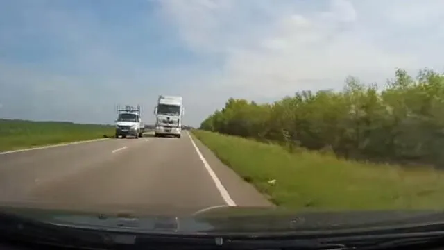 YouTube: conductor casi pierde la vida por culpa de camionero y video impacta a todos