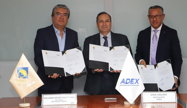 Firma de convenio entre Adex y el Parlamento Andino