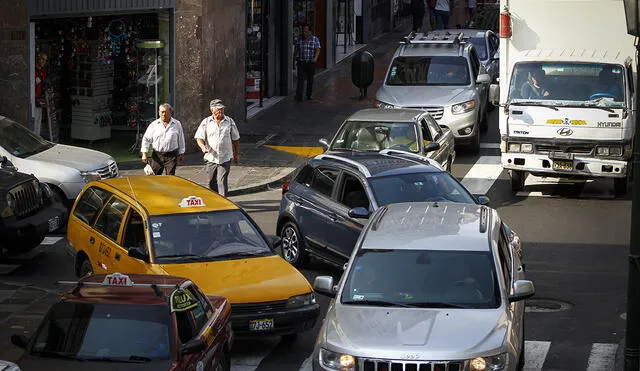 Restringen acceso vehicular en calles aledañas a la plaza de Armas [FOTOS]