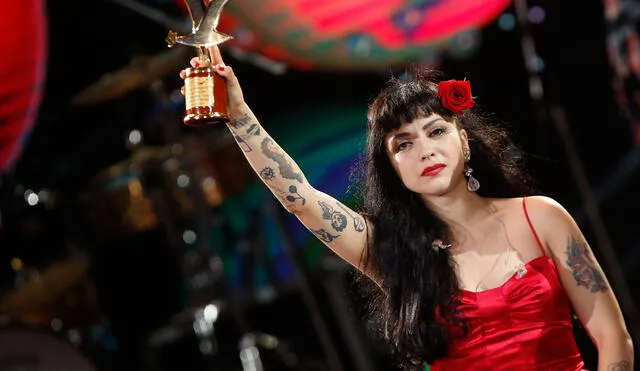 Mon Laferte deja los escenarios