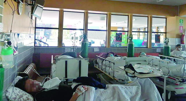 puno en emergencia. Los hospitales  de Puno ya no dan más, se habilitan camas en los pasillos para atender a pacientes