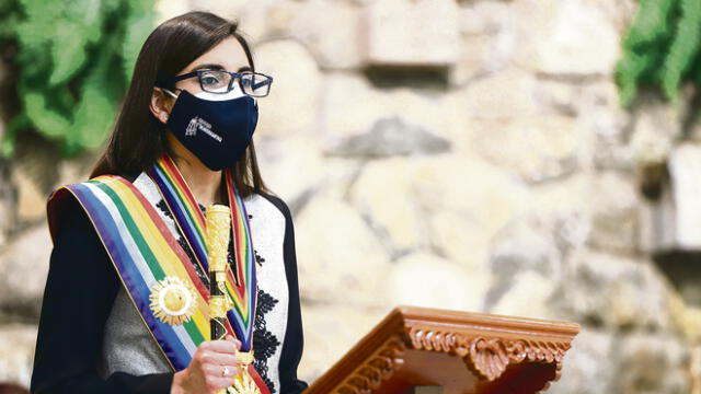 JURAMENTACIÓN. La joven Romi Infantas Soto, de 25 años, juró ayer como la nueva alcaldesa provincial del Cusco.