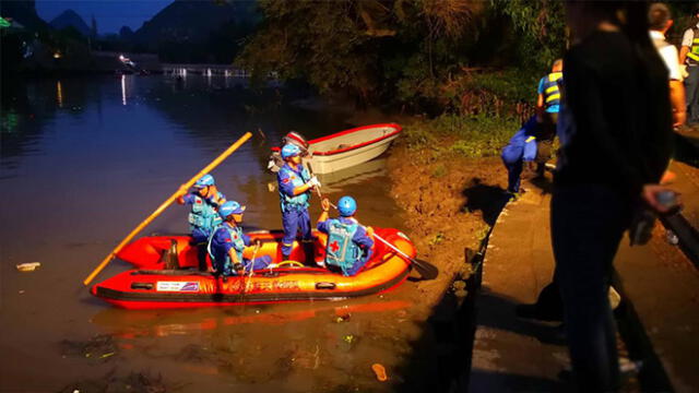 Mueren 17 y desaparecen seis en naufragio de botes en China [VIDEO]