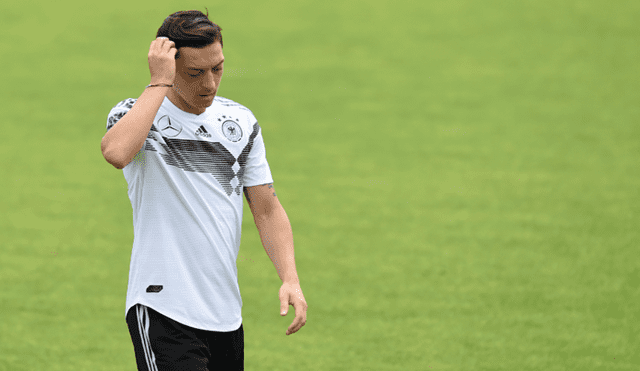 Padre de Özil: "Mi hijo debería retirarse de la selección alemana" 