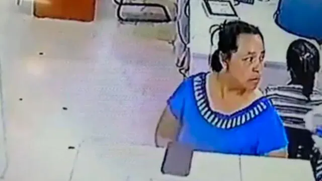 Mujer roba celular de médico que estaba atendiendo a su hermano [VIDEO]
