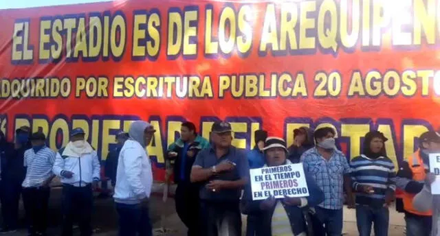 Arequipa: Pobladores pretenden evitar desalojo en el estadio Colón [VIDEO]