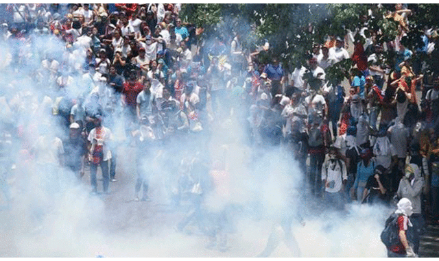 Venezuela: marcha opositora es atacada con gases lacrimógenos en Caracas