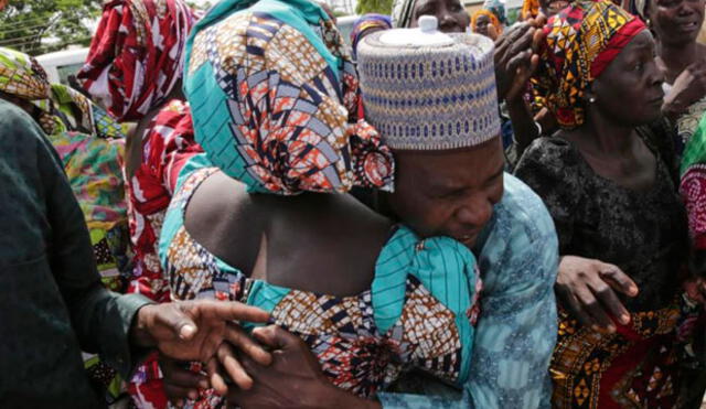Niñas liberadas por Boko Haram en Nigeria se rencuentran con sus familias