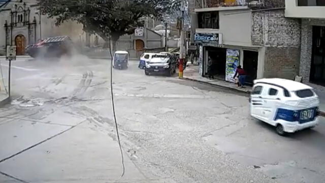 La arriesgada maniobra del conductor en Apurímac que evitó una desgracia [VIDEO]