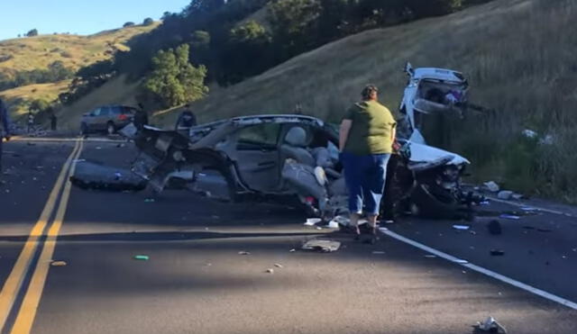 YouTube: mujer sufre brutal accidente, su auto queda partido en dos y ella sale ilesa [VIDEO]