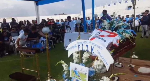 Despedida. Hinchas prepararon una banderola y cánticos para dar el adiós a Juan Pablo Vergara.