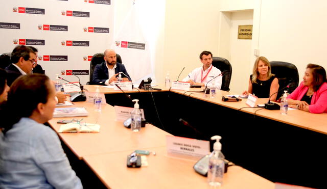 Ministro Eduardo García se reunió con representantes de la SNI y la Confiep. Foto: MTPE