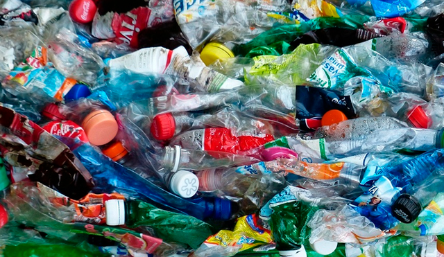 Coca-Cola es una de las mayores productoras de desechos de plásticos en el mundo (Foto: Residuos Profesional)