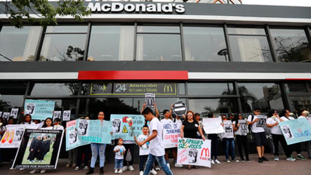 Realizaron plantón en McDonald’s de Miraflores para exigir justicia por muerte de jóvenes trabajadores