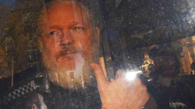 Denuncian que Ecuador habría filtrado información privada de Julian Assange