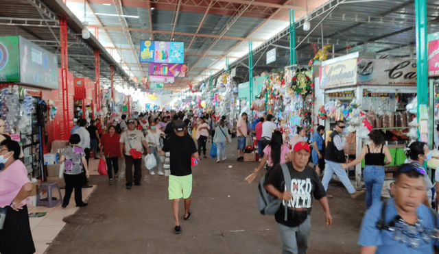 La afluencia de público en el centro de abasto aumenta. Los comerciantes piden a la MPCH reforzar la seguridad, Foto: Emmanuel Moreno/URPI/ LR