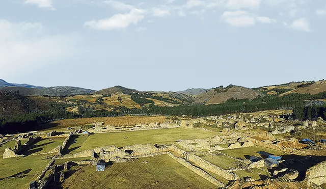 Ciudad de Piedra. Uno de los sectores de Wiraqochapampa donde se puede ver su monumentalidad.