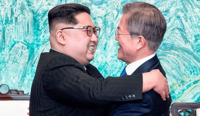El abrazo de la paz entre Kim y Moon, reacciones y análisis 