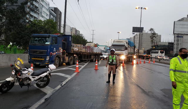 Panamericana Sur continúa siendo resguardada por la Policía Nacional del Perú. Foto: Karla Cruz / URPI-GLR