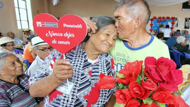Parejas del Midis-Pensión 65 unidas por décadas celebraron el Día de San Valentín