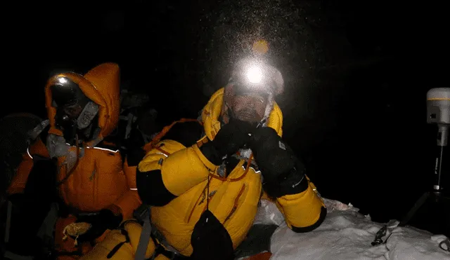 Científicos realizan peligrosa misión para medir la altura actual del Everest [FOTOS]