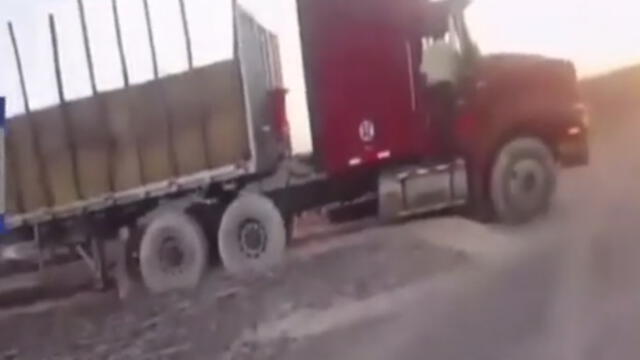 Camión de carga invadió zona intangible de las líneas de Nasca [VIDEO]