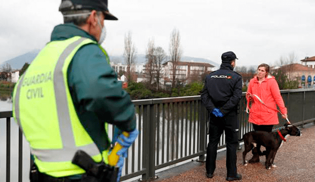 La Guardia Civil y el Ejército se encuentran desplegados por todo el país para mantener el orden y controlar que los ciudadanos acaten el estado de alarma. (Foto: EFE)