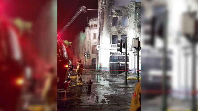 Cercado: Bomberos controlan incendio en edificio histórico de Plaza San Martín [VIDEO] 