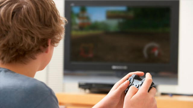 Adolescente muere luego de trasnochar jugando videojuegos [FOTOS]
