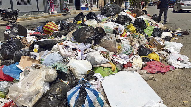 Más de 800 t de basura en Chiclayo por paro indefinido de obreros