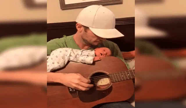 Facebook: padre músico le dedica emotivo tema a su bebé mientras él duerme sobre la guitarra [VIDEO]