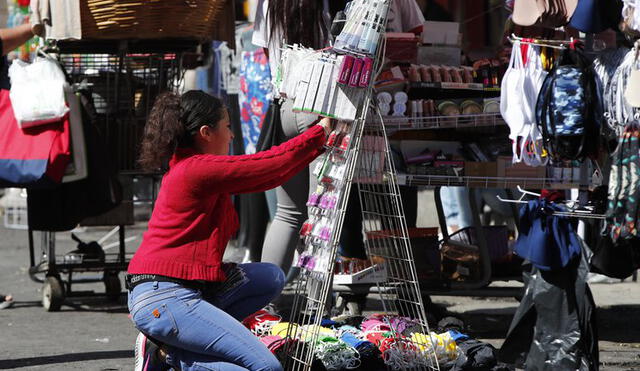 ¿Qué actividades comerciales se abrirán en la ciudad de México? Foto: EFE / José Méndez