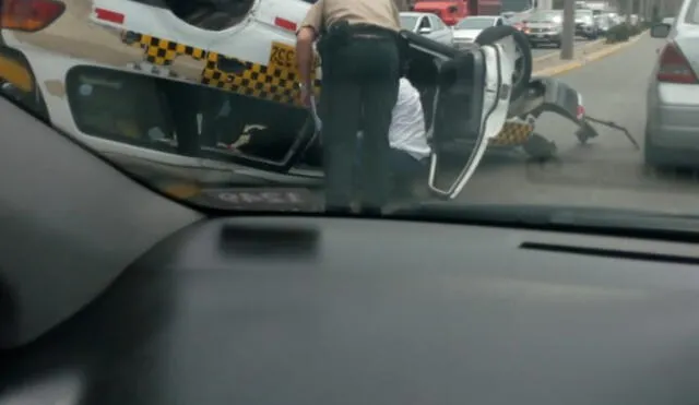 Costa Verde: volcadura de auto origina caos vehicular [VIDEO]