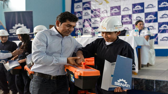 Vraem: capacitan a estudiantes como auxiliar electricista