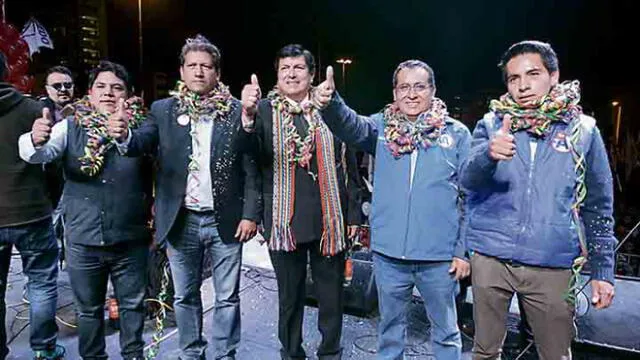 Luis Pantoja cerró su campaña electoral con varios grupos musicales en Cusco