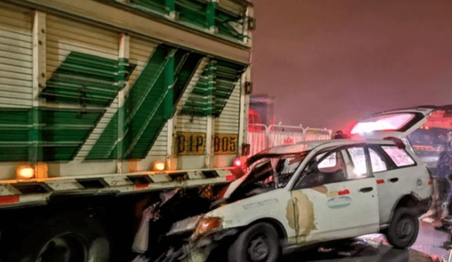 Panamericana Sur: una mujer muerta tras choque entre taxi y tráiler 