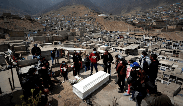 Perú ocupa el noveno lugar a nivel mundial con mayor cifra de fallecidos por COVID-19. Foto: EFE