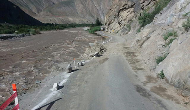 Carretera entre Cañete y Yauyos queda bloqueada tras caída de nuevo huaico