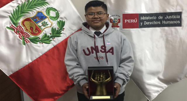 Estudiante transgénero de la UNSA recibió el Premio de Derechos Humanos.