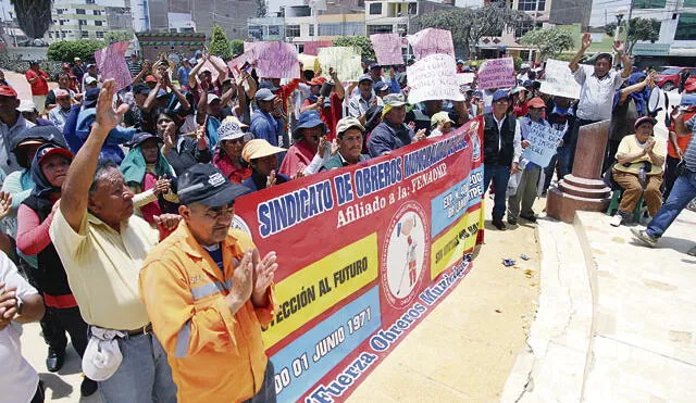 Obreros de JLO acatan huelga indefinida y exigen el pago de sus remuneraciones