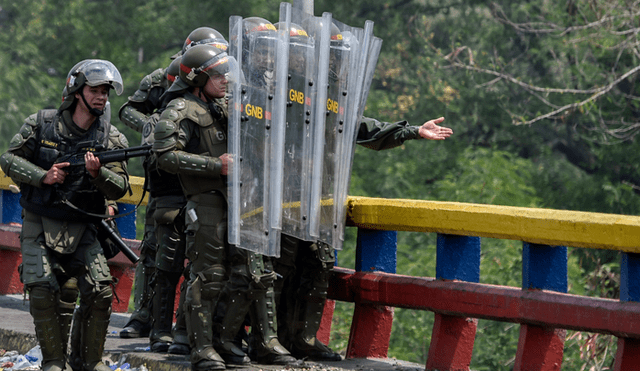 EE.UU. sanciona a seis militares venezolanos por obstruir paso de ayuda humanitaria 