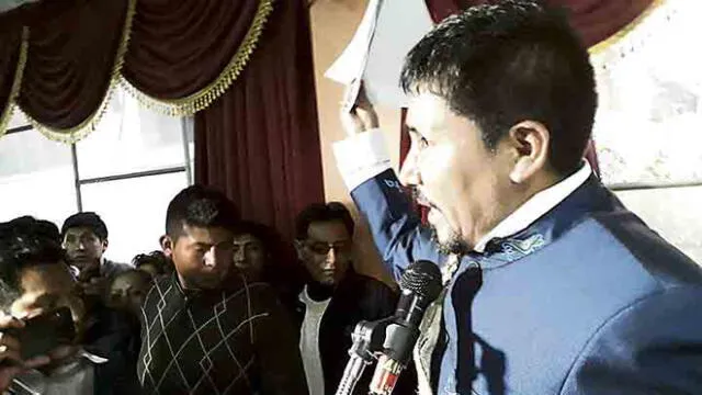 Polémica en Puno por apoyo a Elmer Cáceres Llica