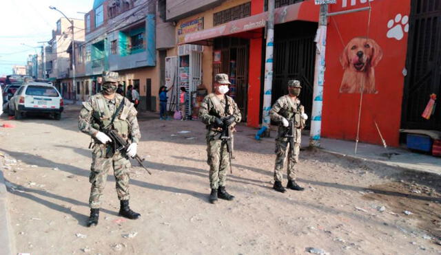 Los soldados se encuentran en las calles colindantes de Moshoqueque.