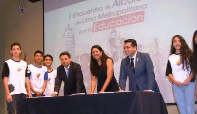 Ocho alcaldes de Lima firman compromiso por la educación
