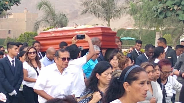 Estudiantes fueron sepultados juntos en el cementerio Parque del Recuerdo del Callao. (Foto: Grace Mora / La República)